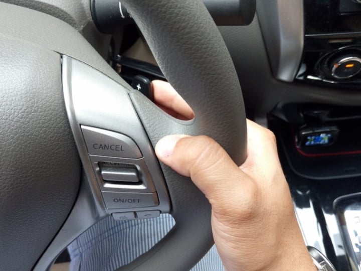 Lẫy chuyển số trên vô lăng: Tận dụng công nghệ tiện ích trong xe ô tô